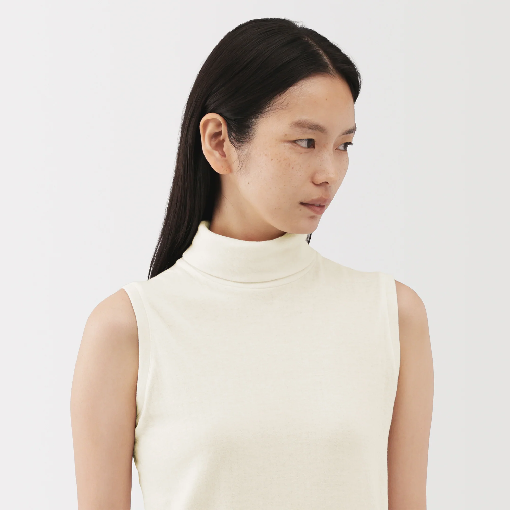 Labo Cotton Cashmere Sleeveless Turtleneck T-Shirt - Image 16