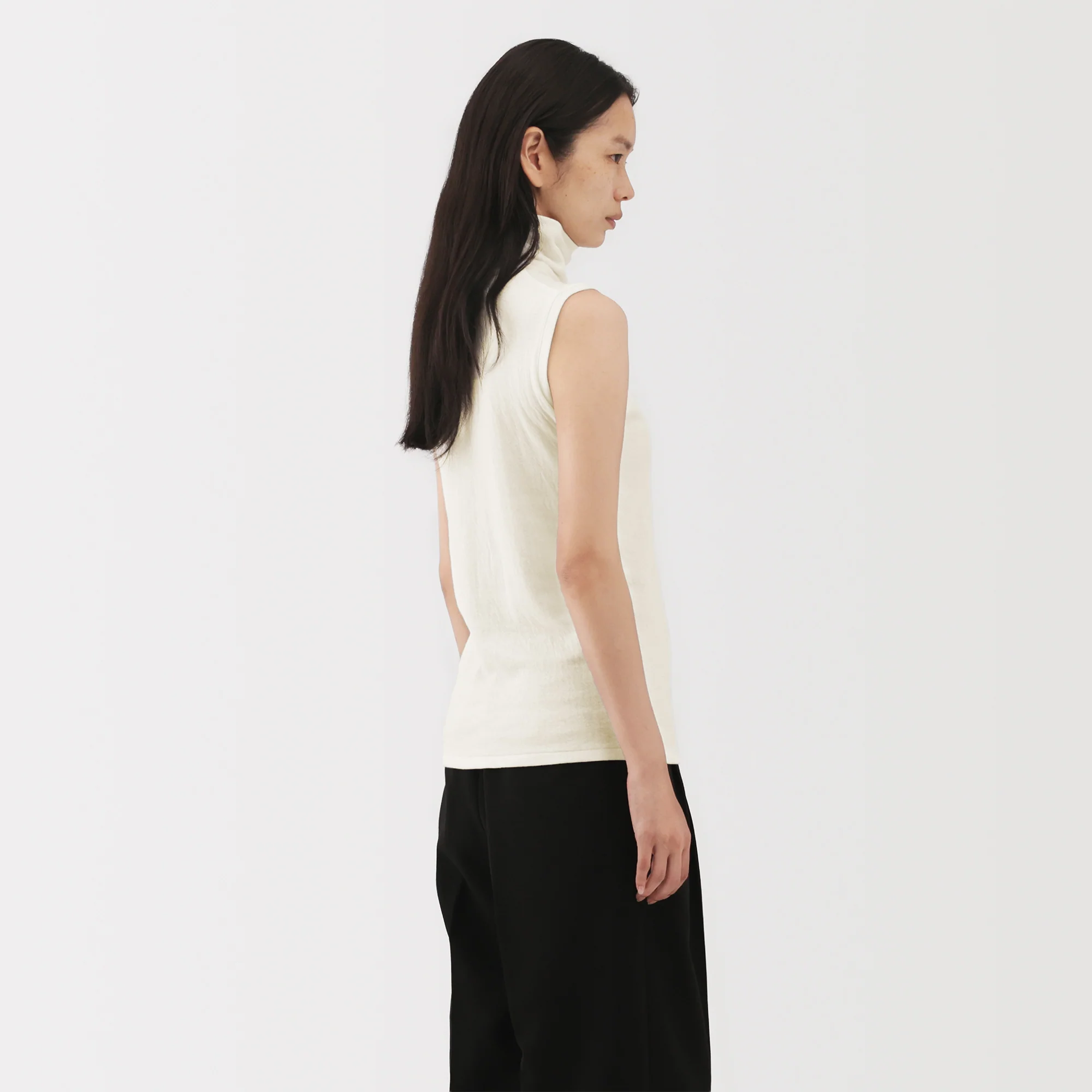 Labo Cotton Cashmere Sleeveless Turtleneck T-Shirt - Image 5
