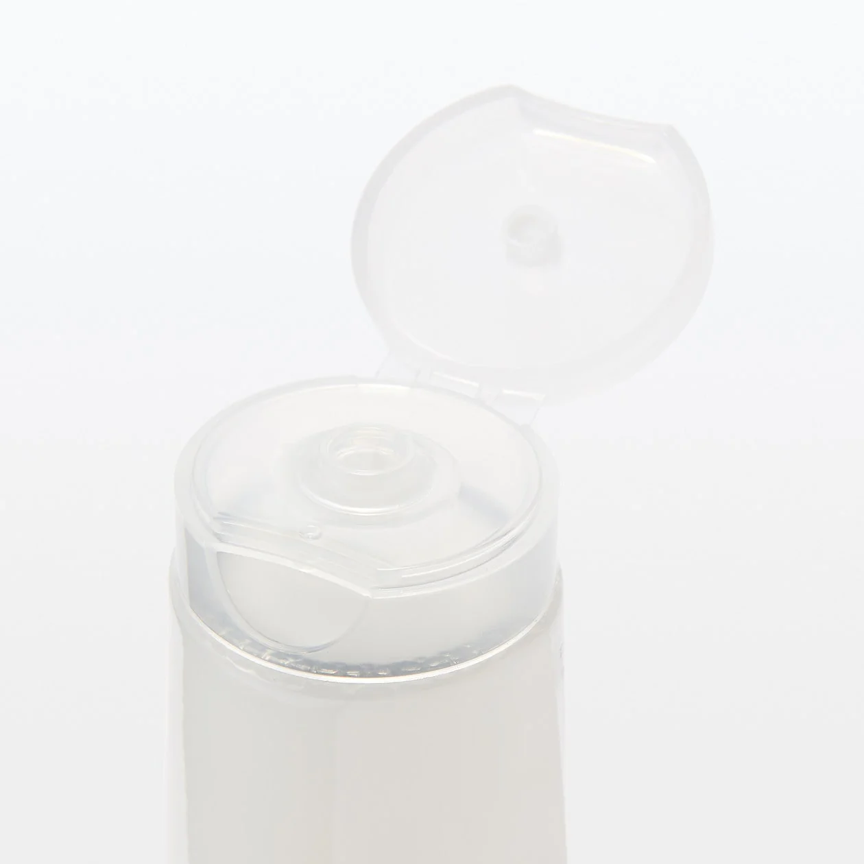 Mild Moisture Cleansing Foam 1.1 oz - Image 3
