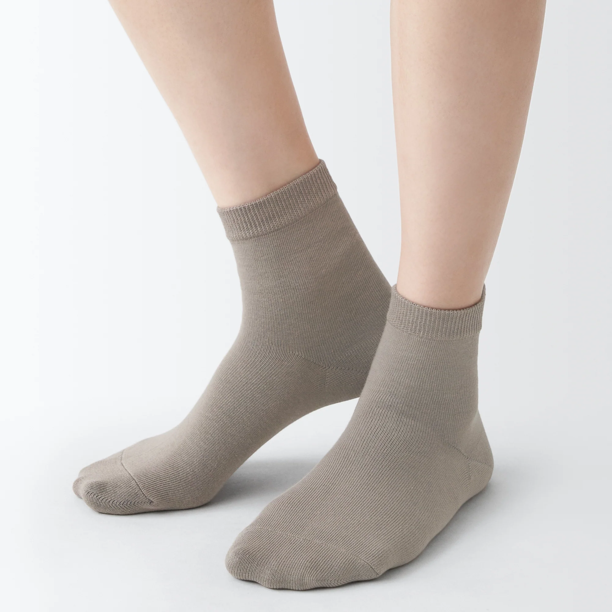Right Angle Loose Top Short Socks - Image 13