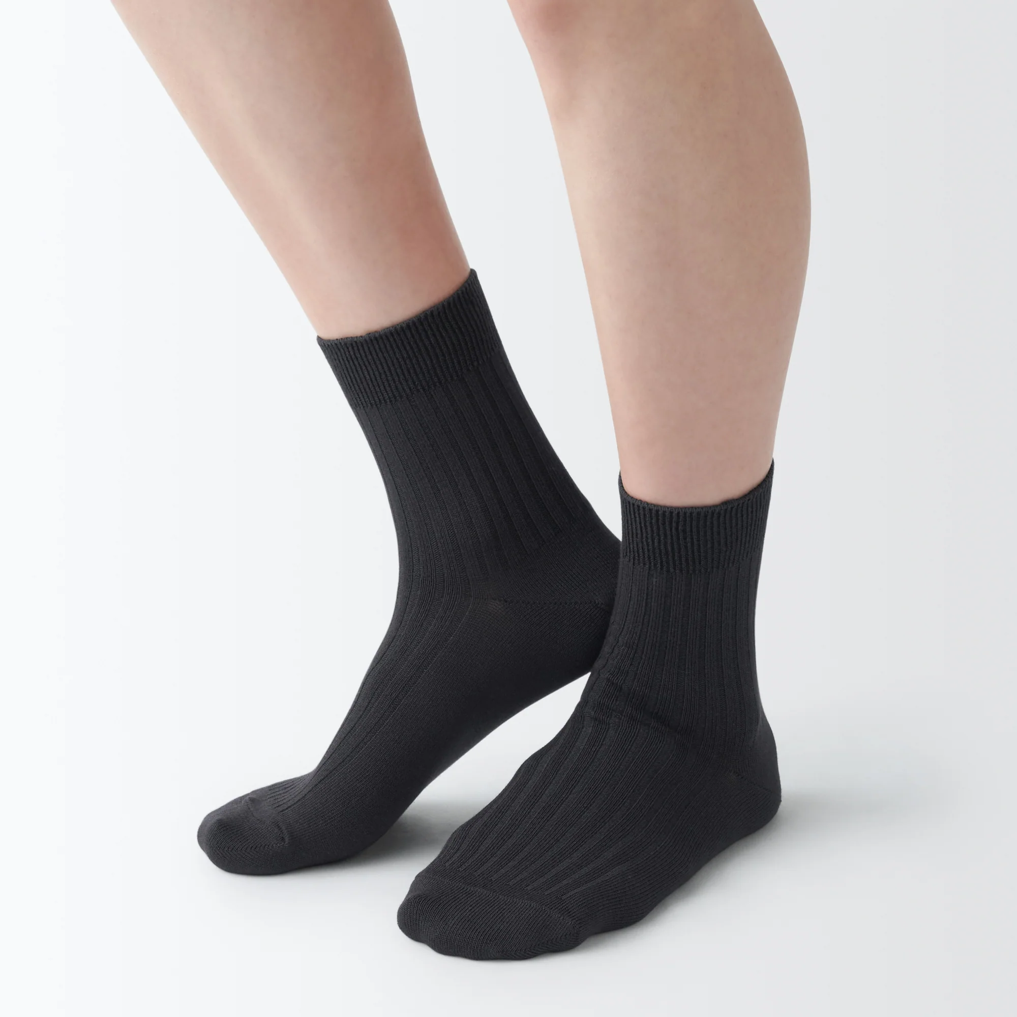 Right Angle Loose Top Short Socks - Image 3